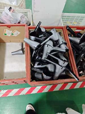 Arricciacapelli in ceramica con fusto da 25 mm, garanzia di 1 anno e voltaggio 110-240V per ricci lisci e lucenti