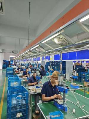 Asciugatrice a soffio in titanio da 1200W spazzola con 3 livelli di temperatura e 1 anno di garanzia per lo styling senza frizz