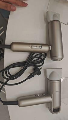 Asciugacapelli professionale pieghevole con motore BLDC e tecnologia ionica per uso in salone e a casa