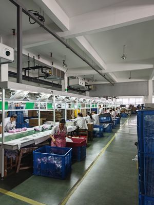 Spazzola e pettinatura a aria calda professionale 2 in 1 con temperatura MAX 200 ° C e potenza 100-240V per tutti i tipi di capelli